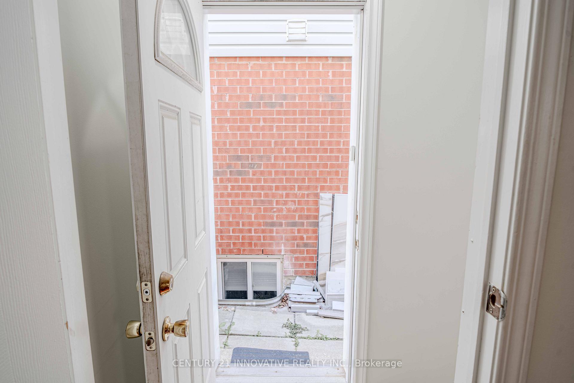 Property Photo:  1524 Avonmore Square Basement  ON L1V 7H3 