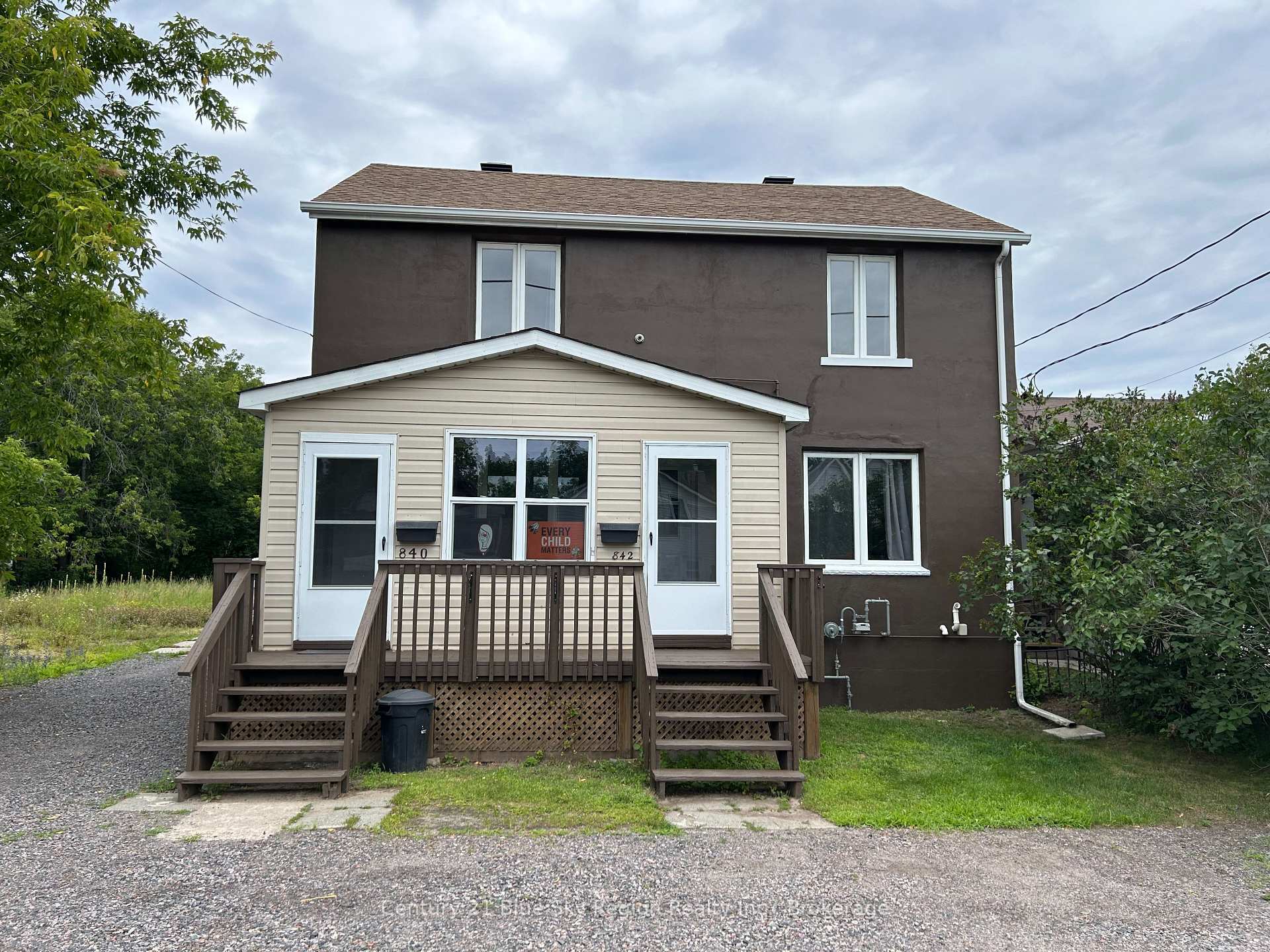 Property Photo: 840-842 Worthington Street E ON P1B 1J4