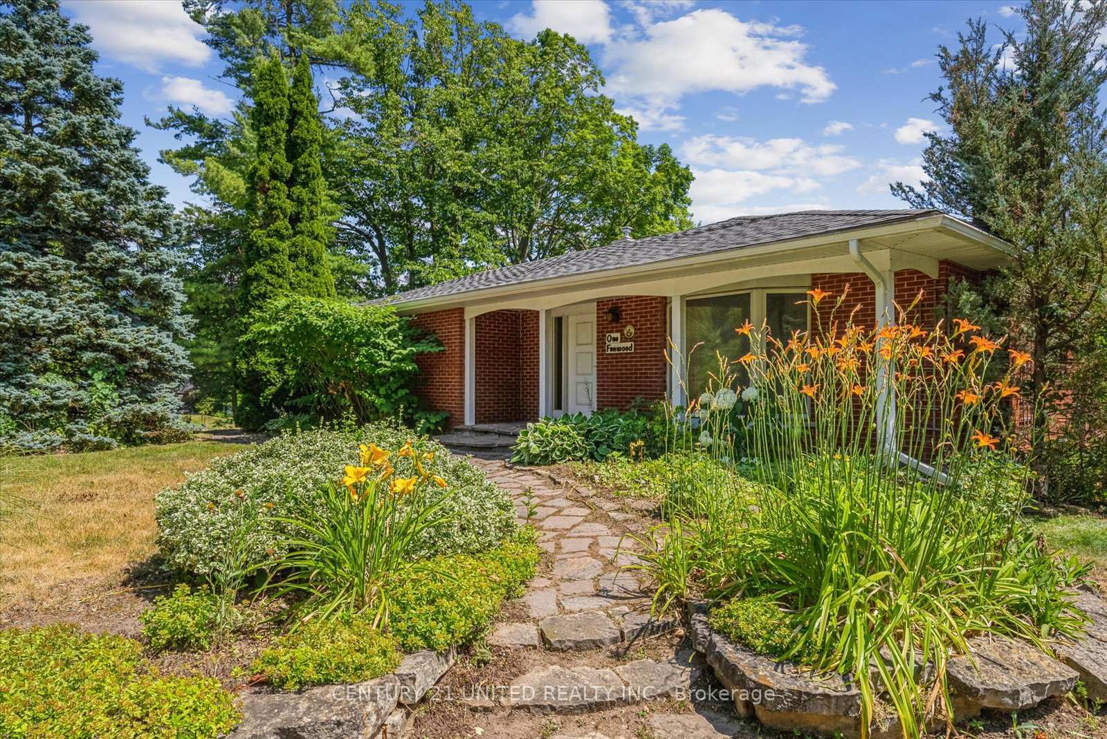 Property Photo: 1 Fenwood Circle ON K9J 6M4