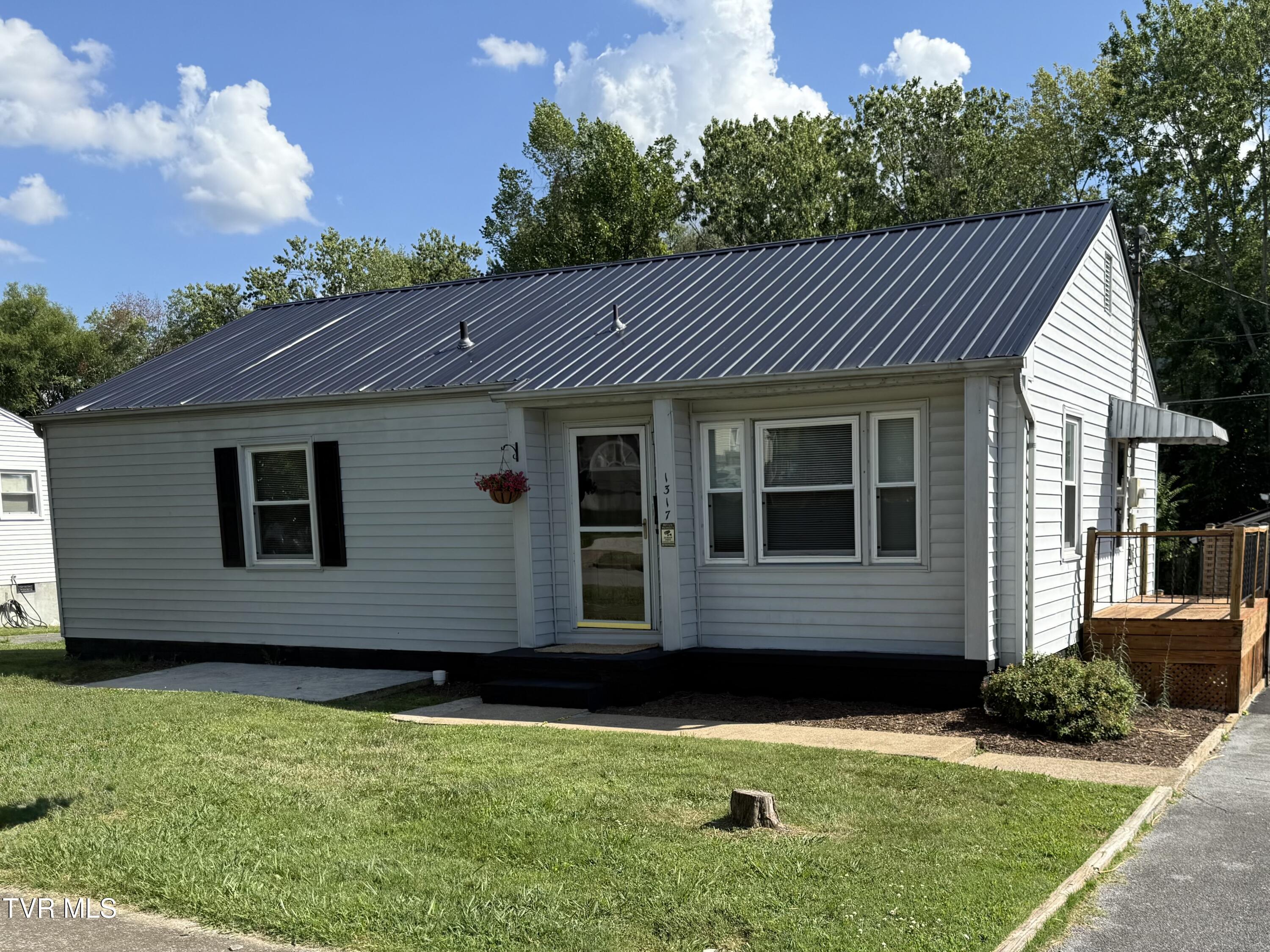 Property Photo: 1317 Garden Drive TN 37664