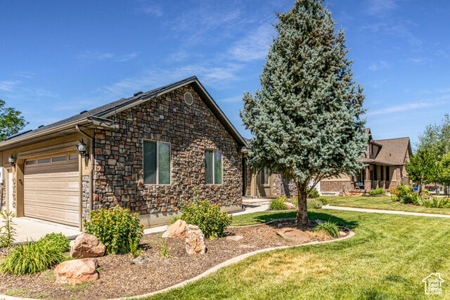 Property Photo:  192 S Finch Cir  UT 84050 