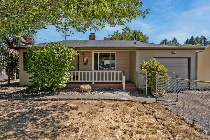 Property Photo: 611 Hawthorne Lane CA 95490