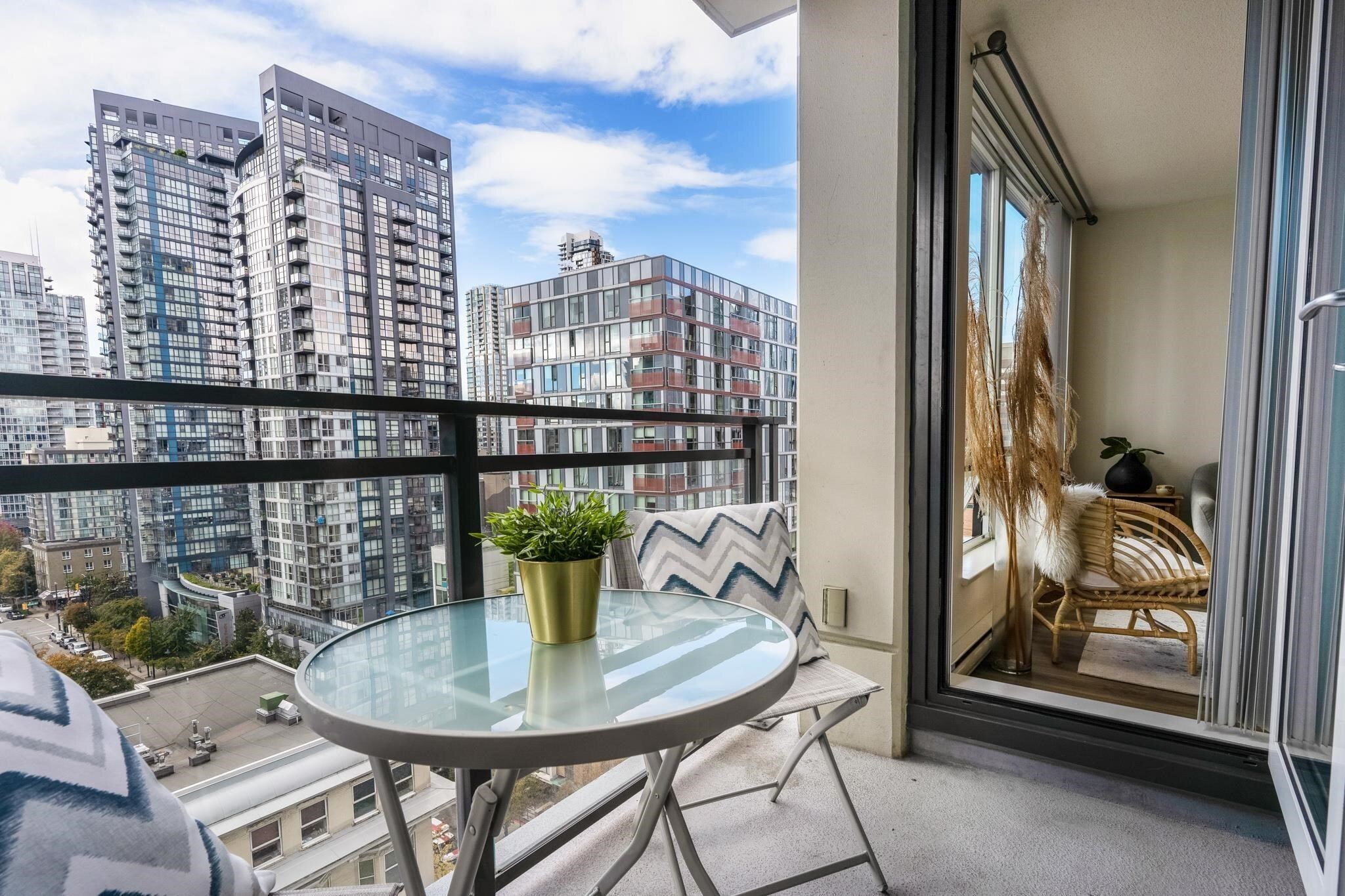 Property Photo:  1082 Seymour Street 1609  BC V6B 1X9 