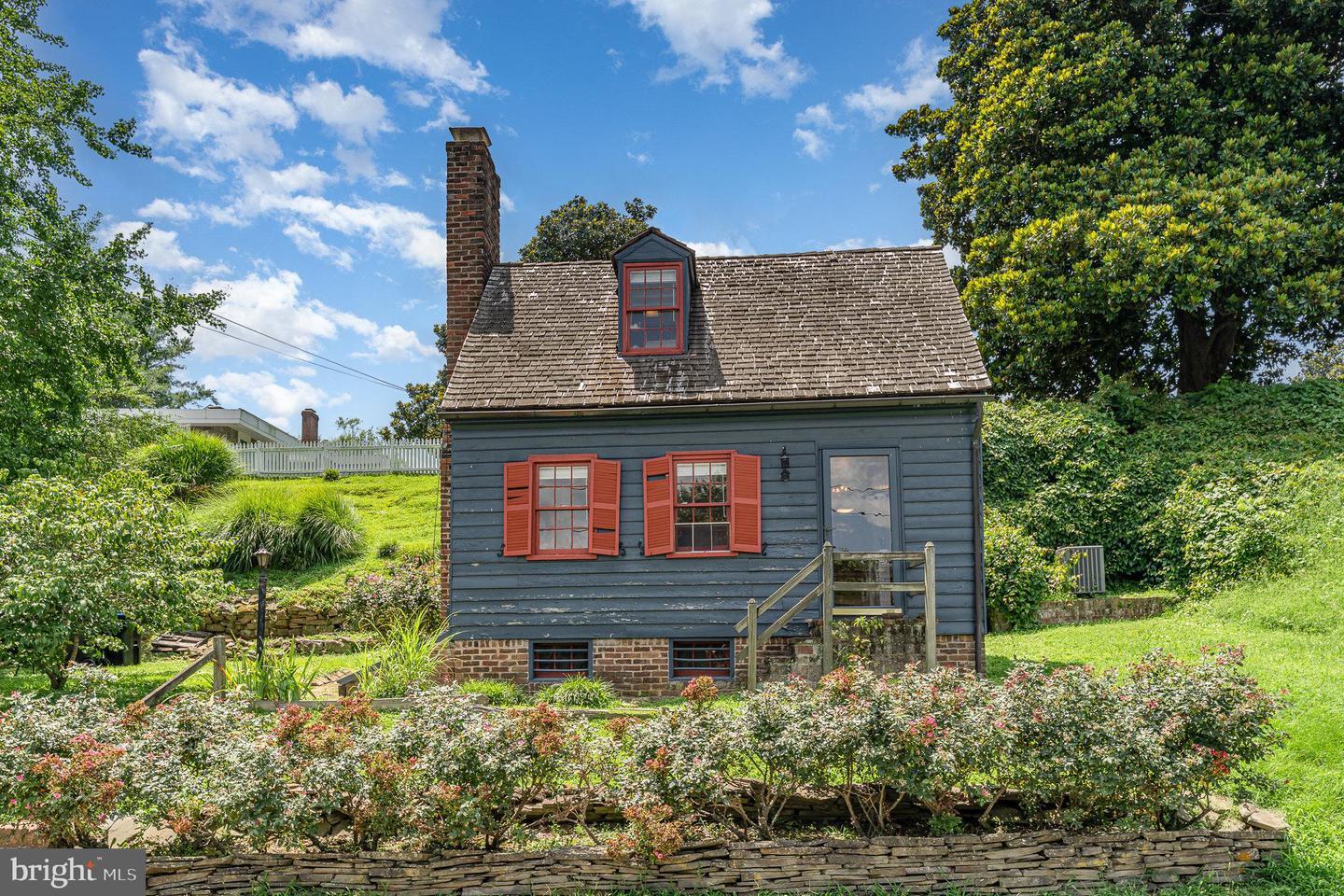 Property Photo: 210 Sophia Street VA 22401