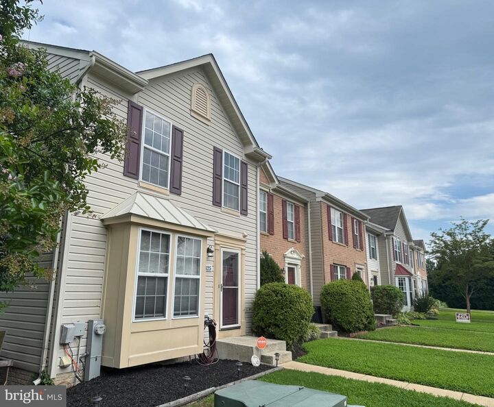 Property Photo: 2425 Green Leaf Terrace MD 20732