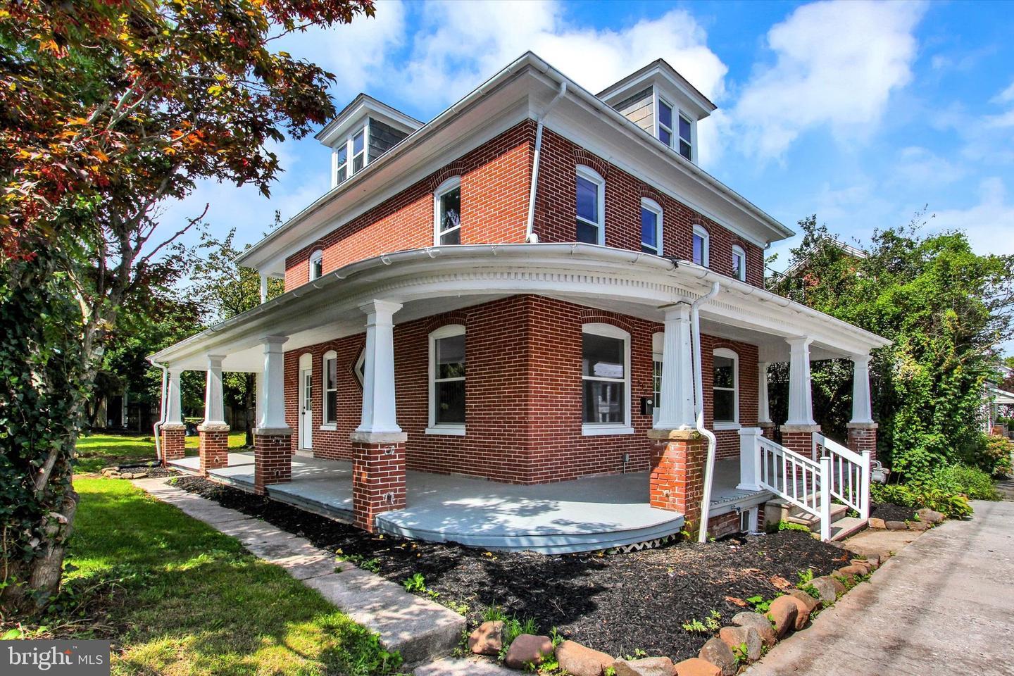 Property Photo: 510 W King Street PA 17316