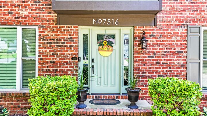 Property Photo: 7516 Kinsmore Lane NC 28269