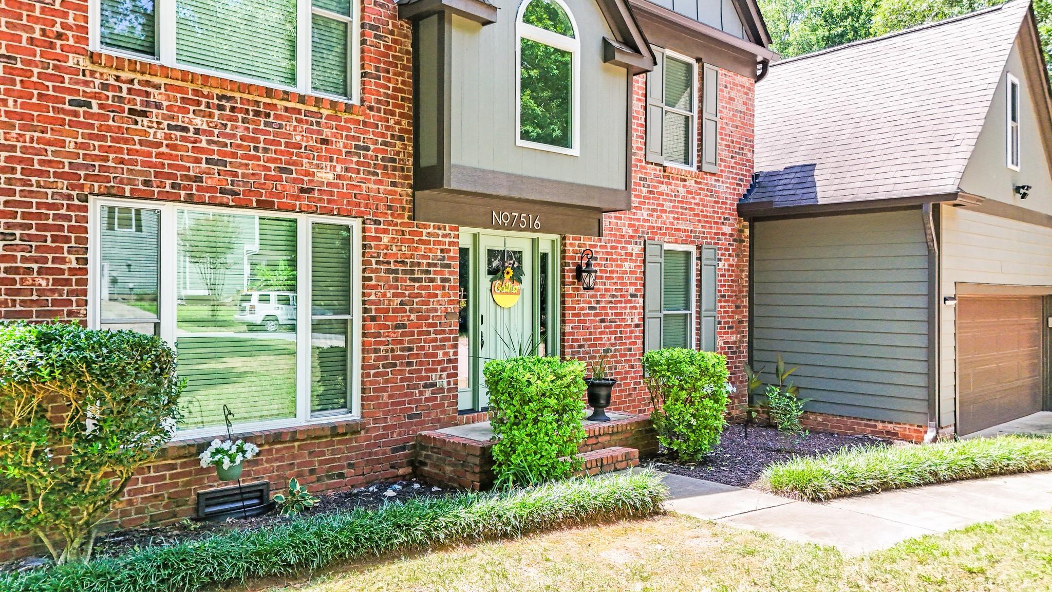 7516 Kinsmore Lane  Charlotte NC 28269 photo