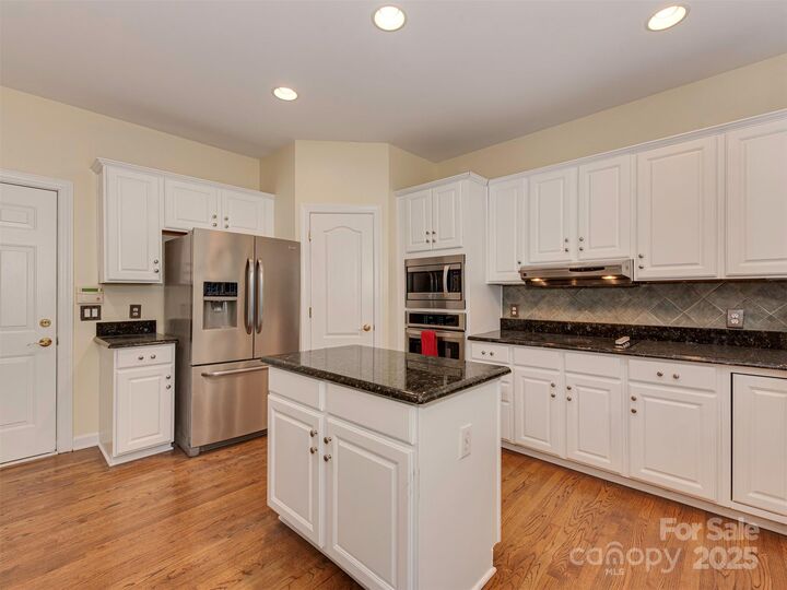 Property Photo: 3710 Cheleys Ridge Lane NC 28270