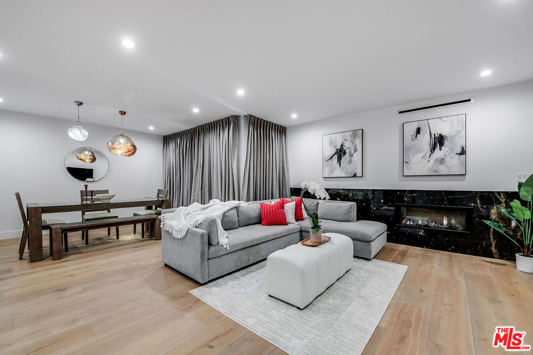 Property Photo: 439 N Doheny Dr CA 90210