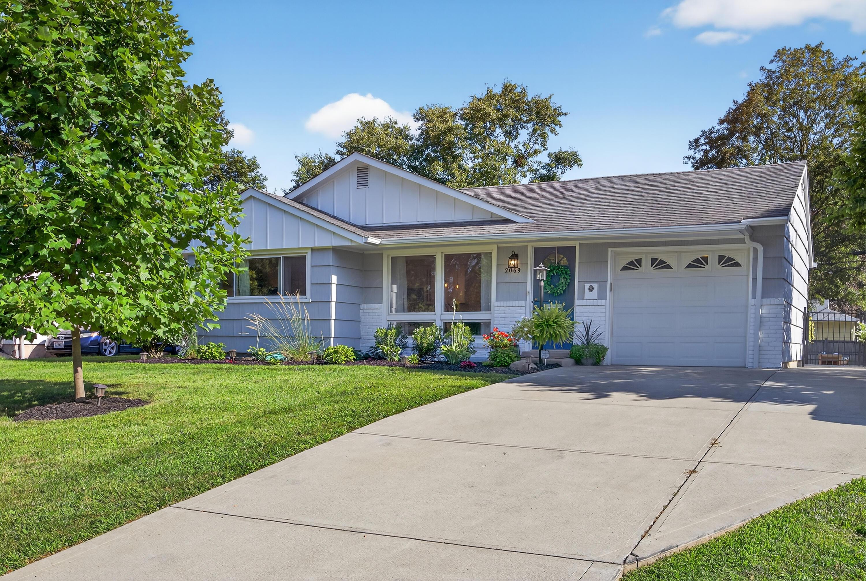 Property Photo:  2069 Ridgecliff Road  OH 43221 