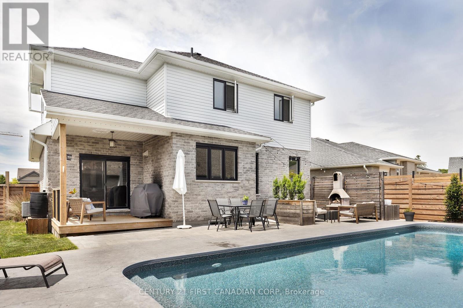 Property Photo: 114 Old Field Lane ON N5L 0A9