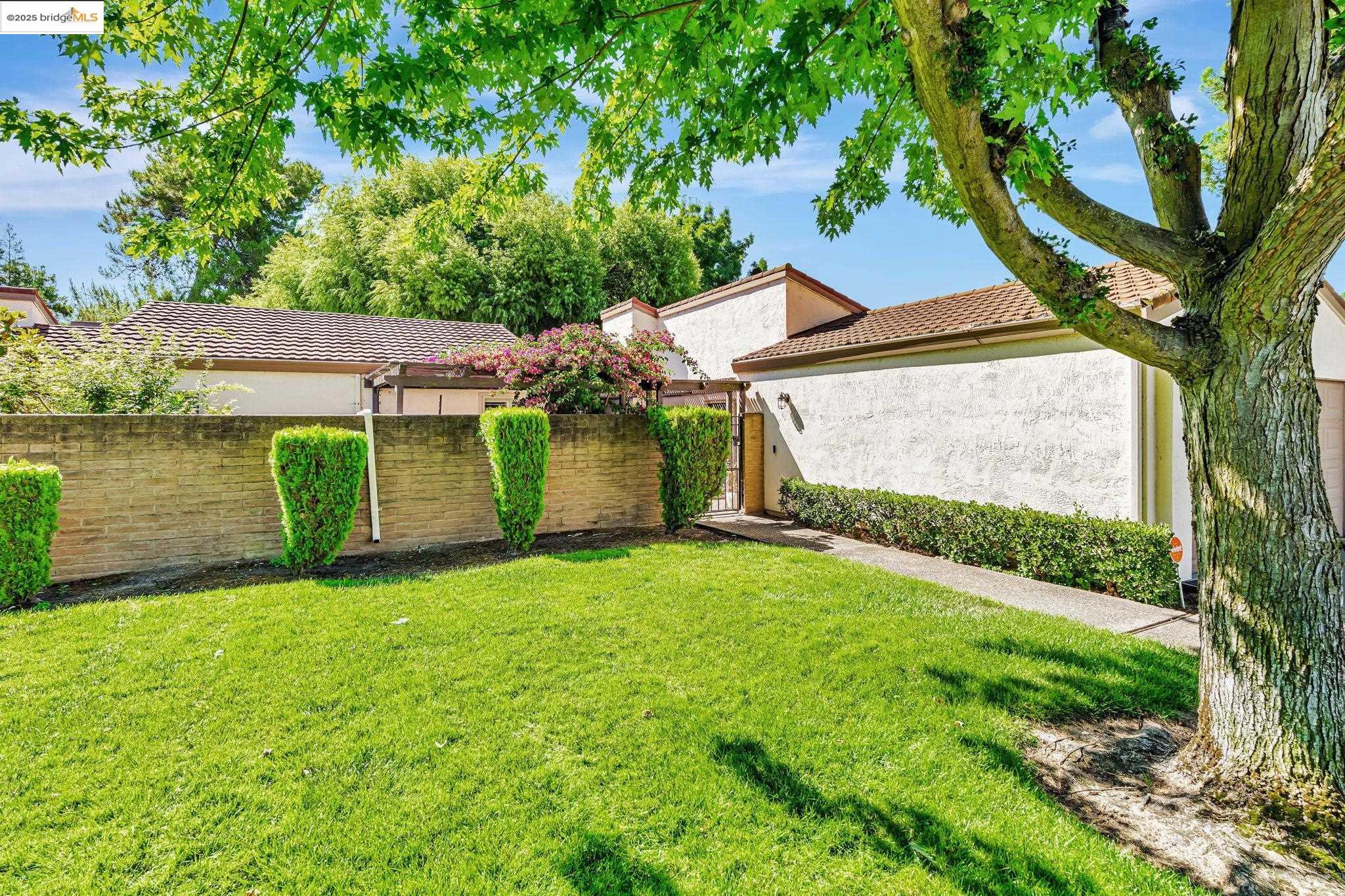Property Photo: 1866 Venetian Dr CA 95207
