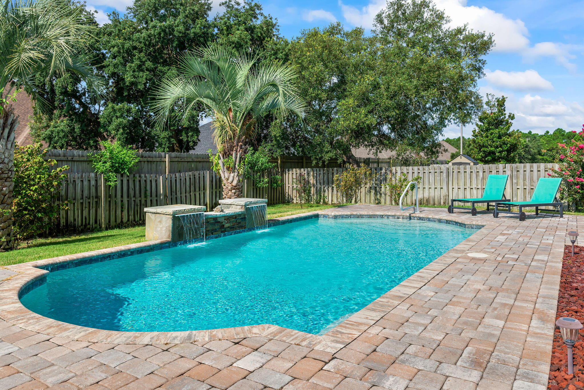 Property Photo:  1530 Woodlawn Way  FL 32563 