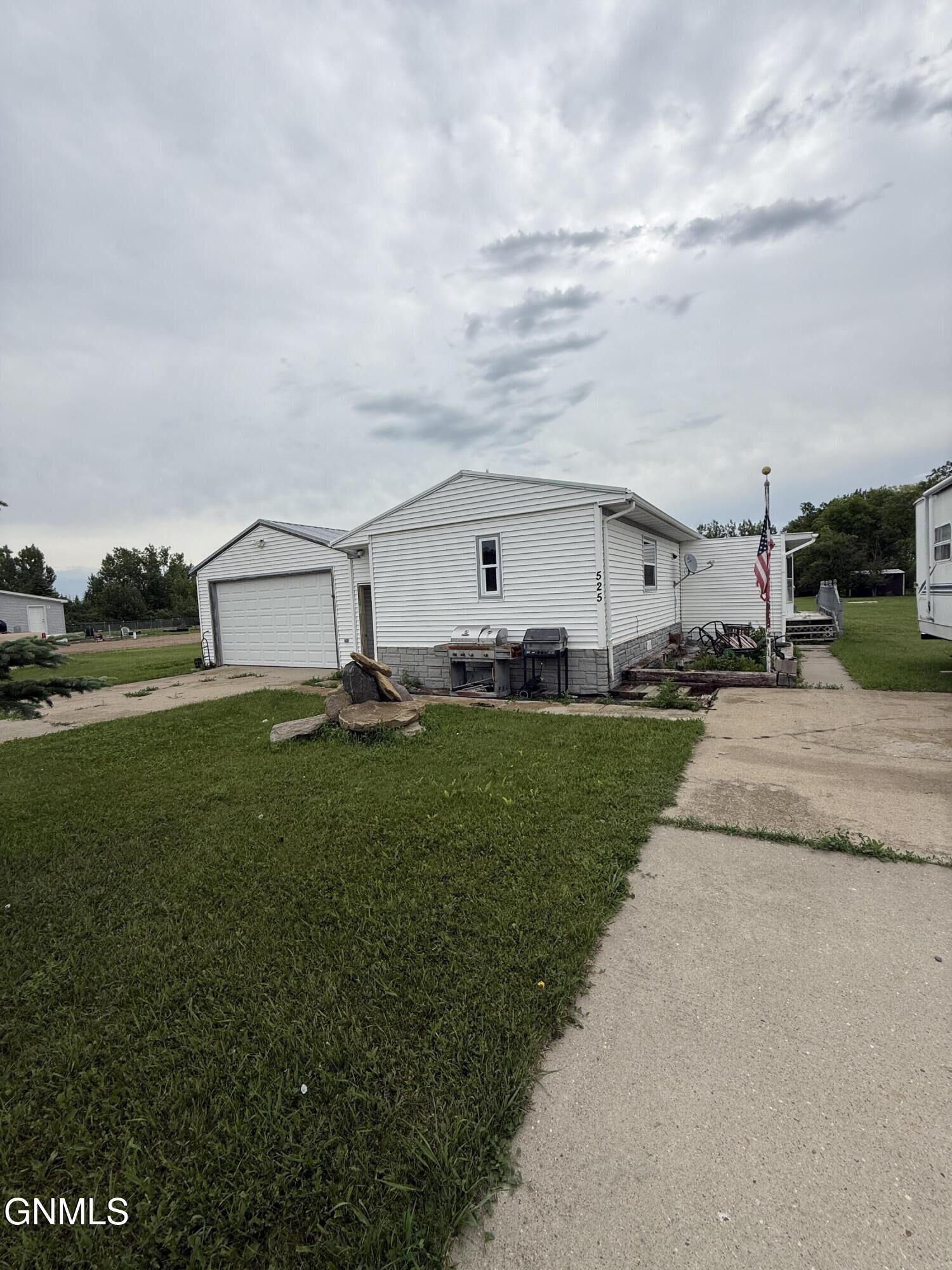 Property Photo: 525 Stadler Street ND 58575