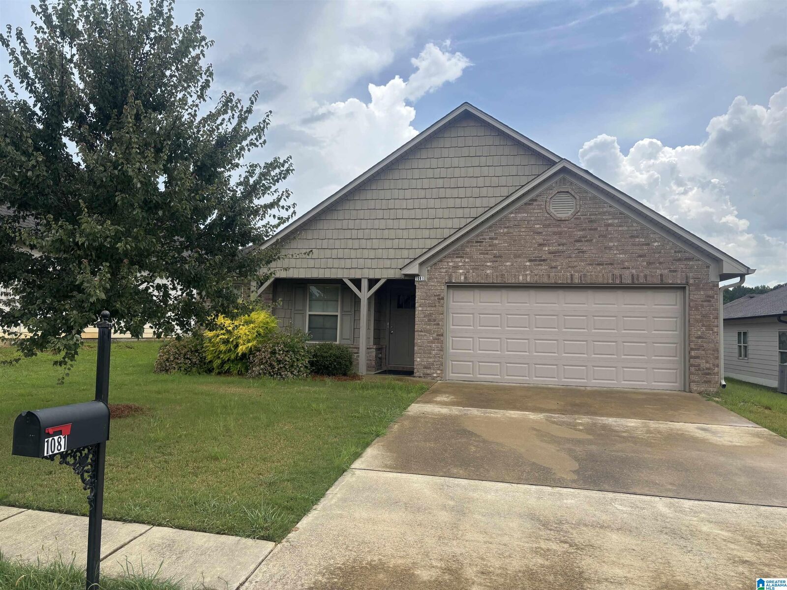 Property Photo: 1081 Deerwood Circle AL 35125