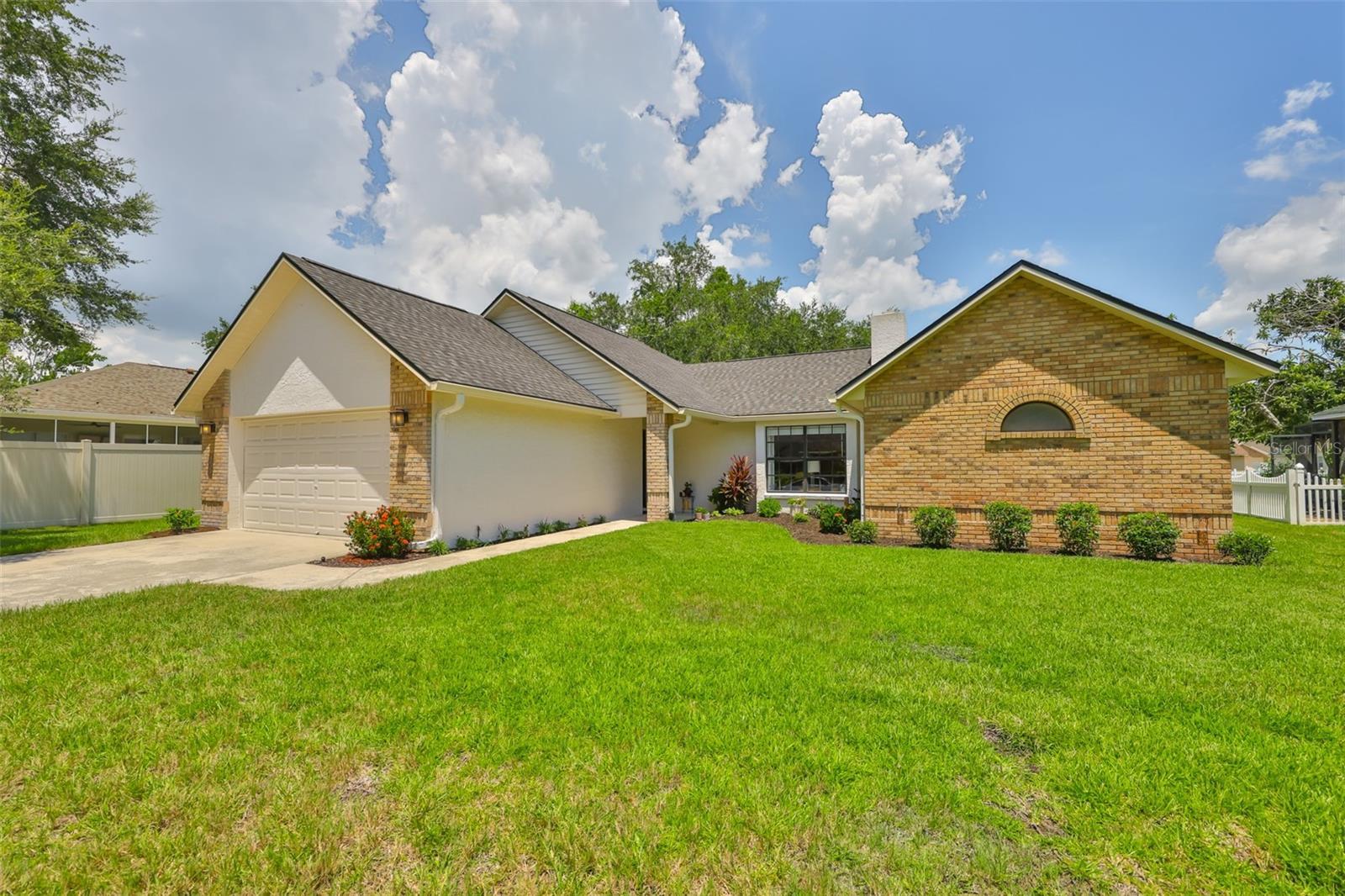 Property Photo:  7411 Mint Julep Drive  FL 33578 