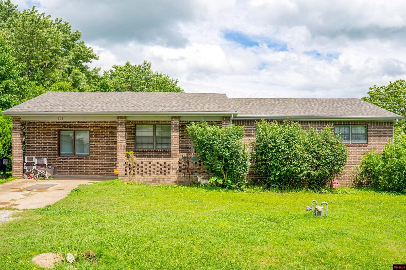 Property Photo:  309 Crownover Street  AR 72635 