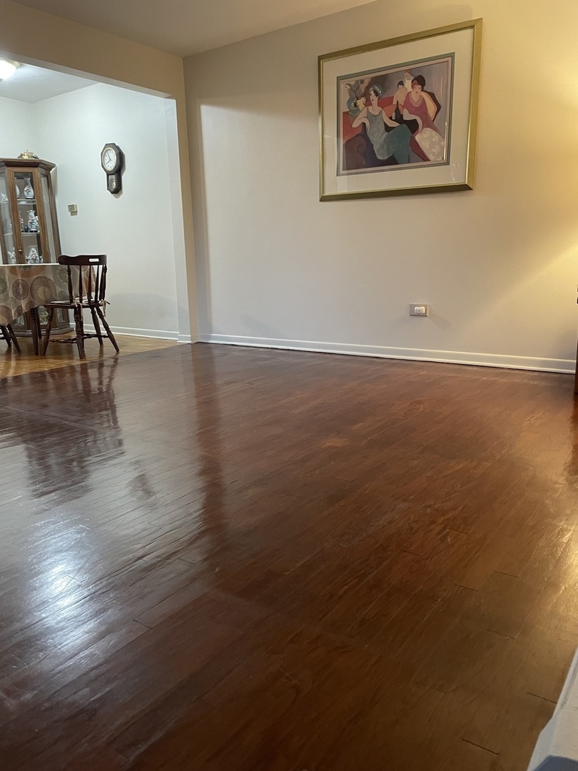 Property Photo: 34 King Arthur Court 11 IL 60164