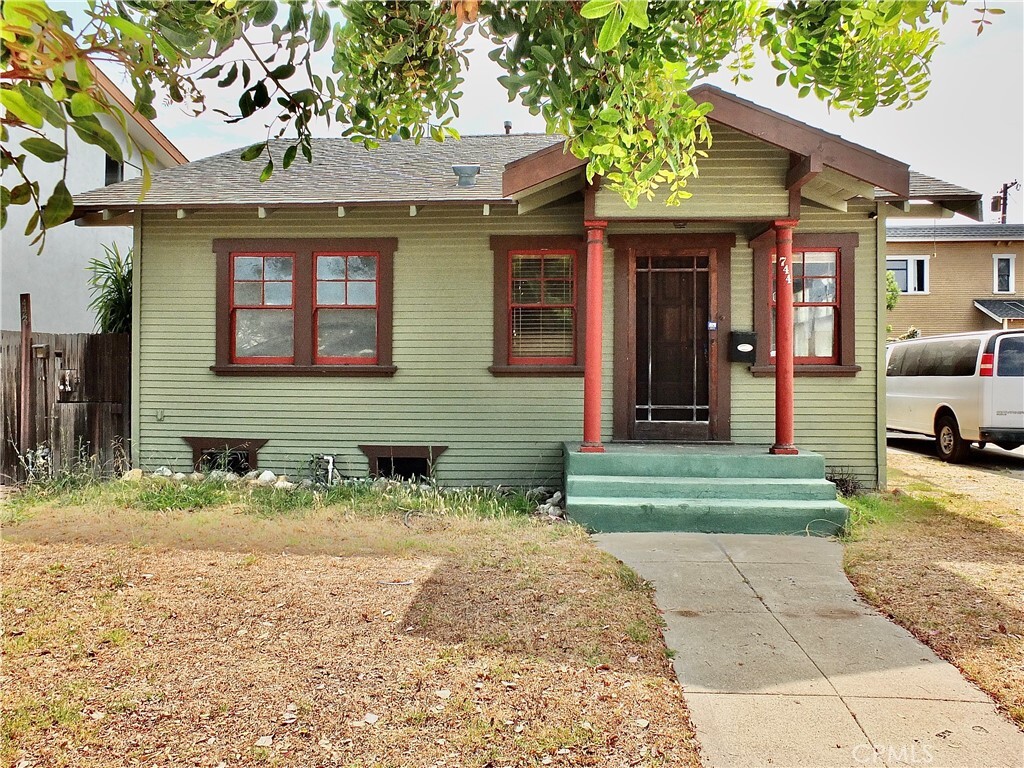 Property Photo:  744 Gladys Avenue  CA 90804 