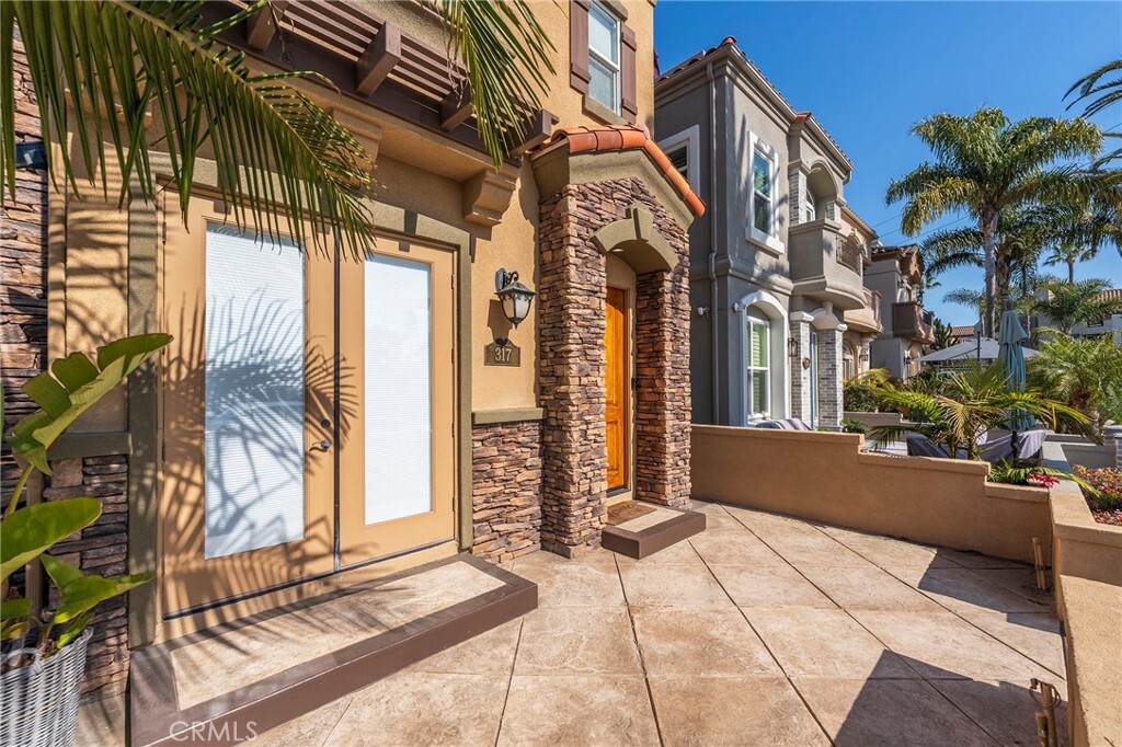Property Photo: 317 2nd Street CA 92648