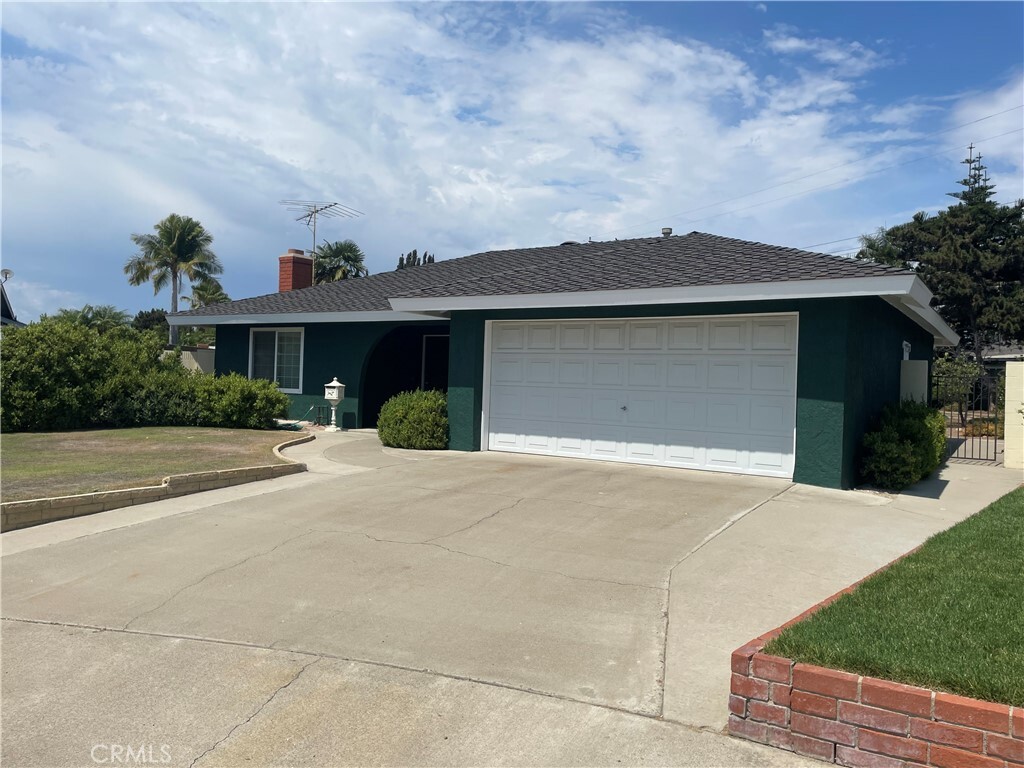 Property Photo:  2233 E Everett Place  CA 92867 