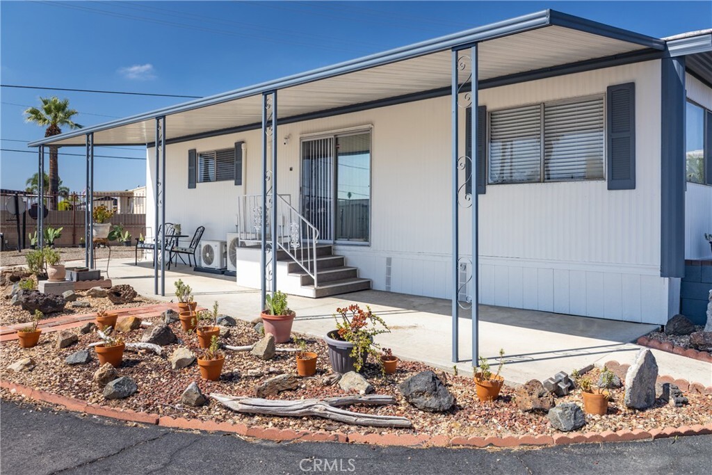 Property Photo: 332 N Lyon Avenue 16 CA 92543