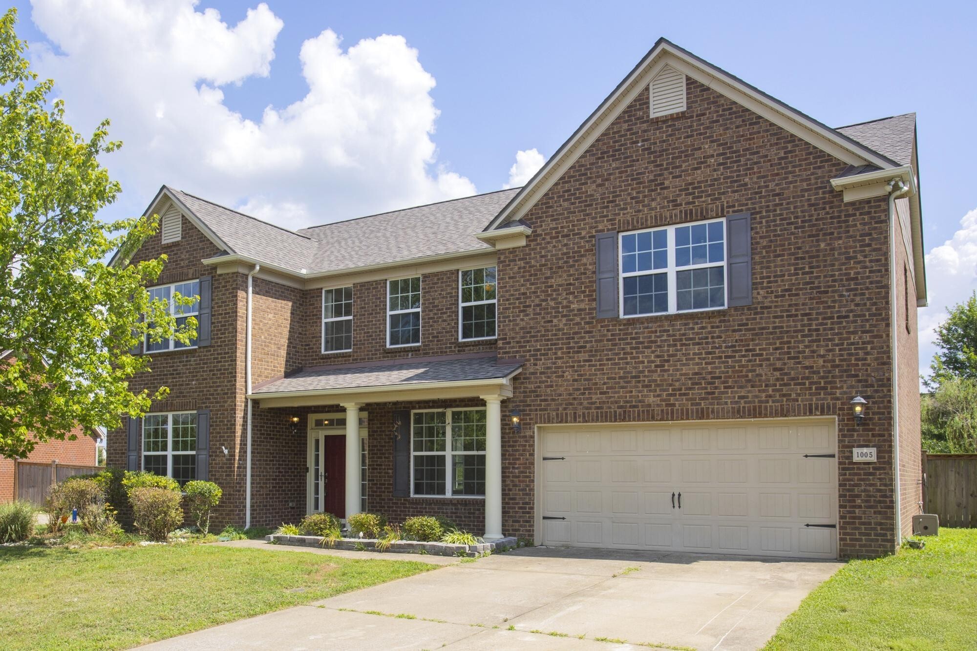 Property Photo: 1005 Lacebark Ln TN 37075