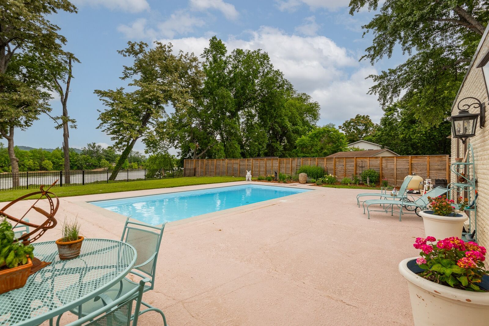 Property Photo: 6556 Upton Ln TN 37209