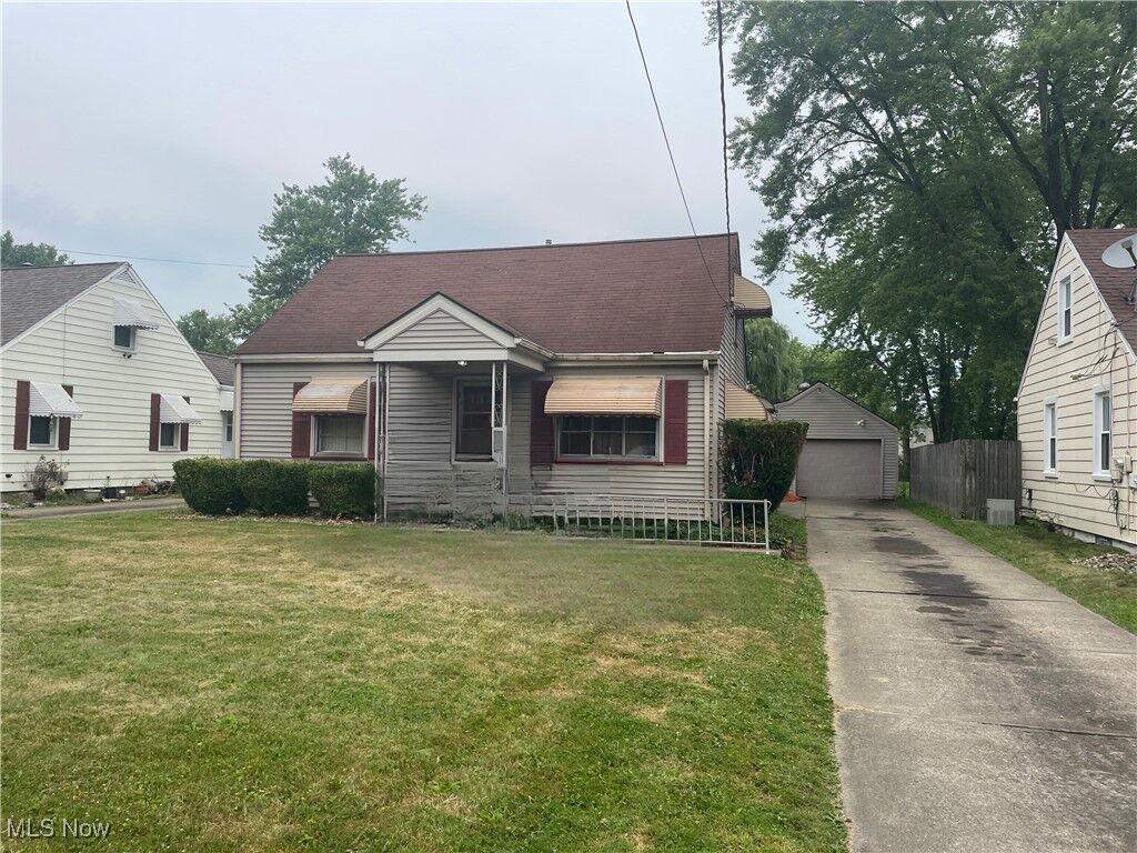 Property Photo: 2144 Northwest Boulevard NW OH 44485