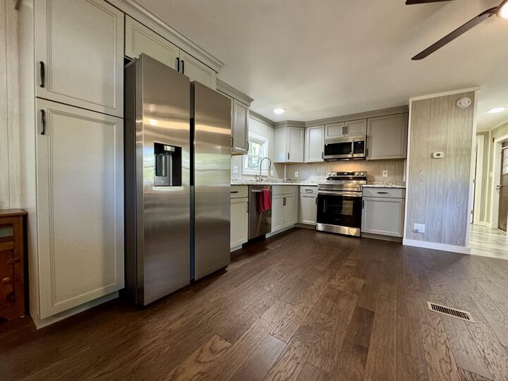 Property Photo: 9 Sargent Place NH 03249