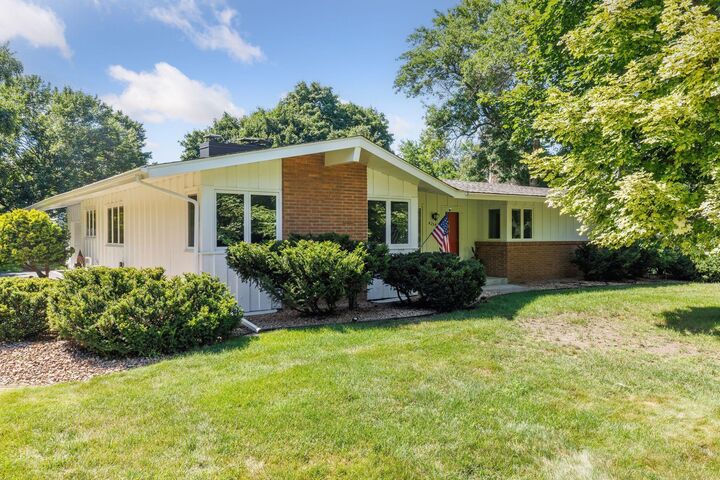 4254 Kings Drive  Minnetonka MN 55345 photo