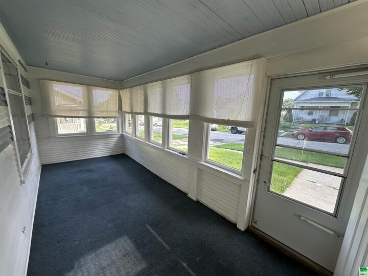 Property Photo: 1215 Hill Ave IA 51104