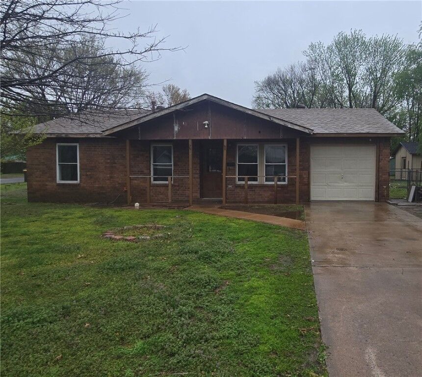 Property Photo: 2511 N 4th Street AR 72756