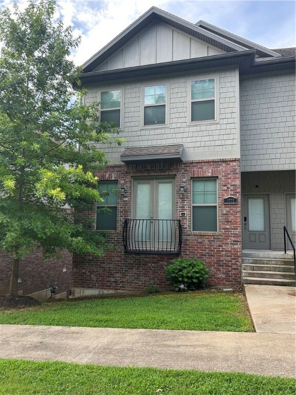 1771 Nettleship  Fayetteville AR 72701 photo