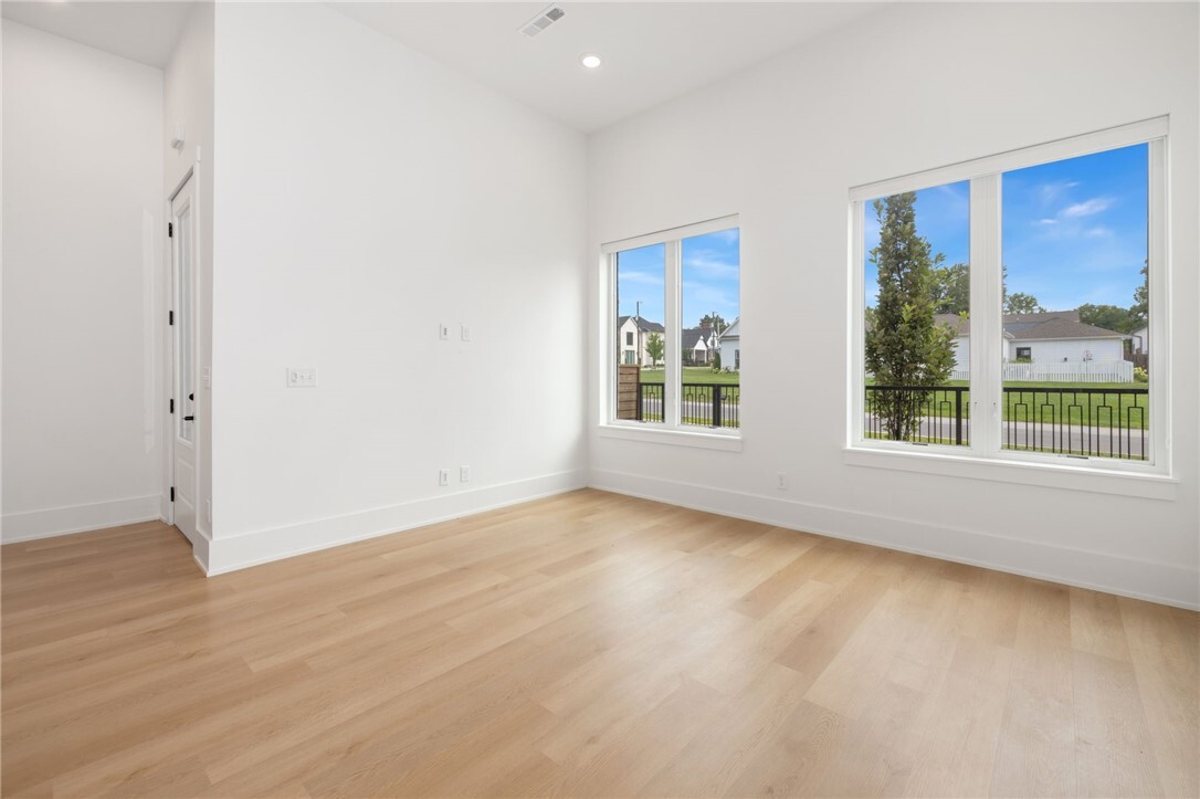 Property Photo:  525 SW 5th Street  AR 72712 
