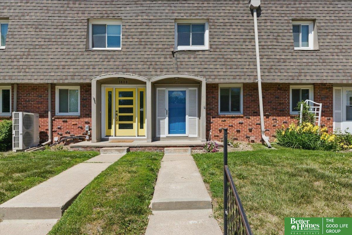 Property Photo: 3806 Gayle Avenue NE 68123