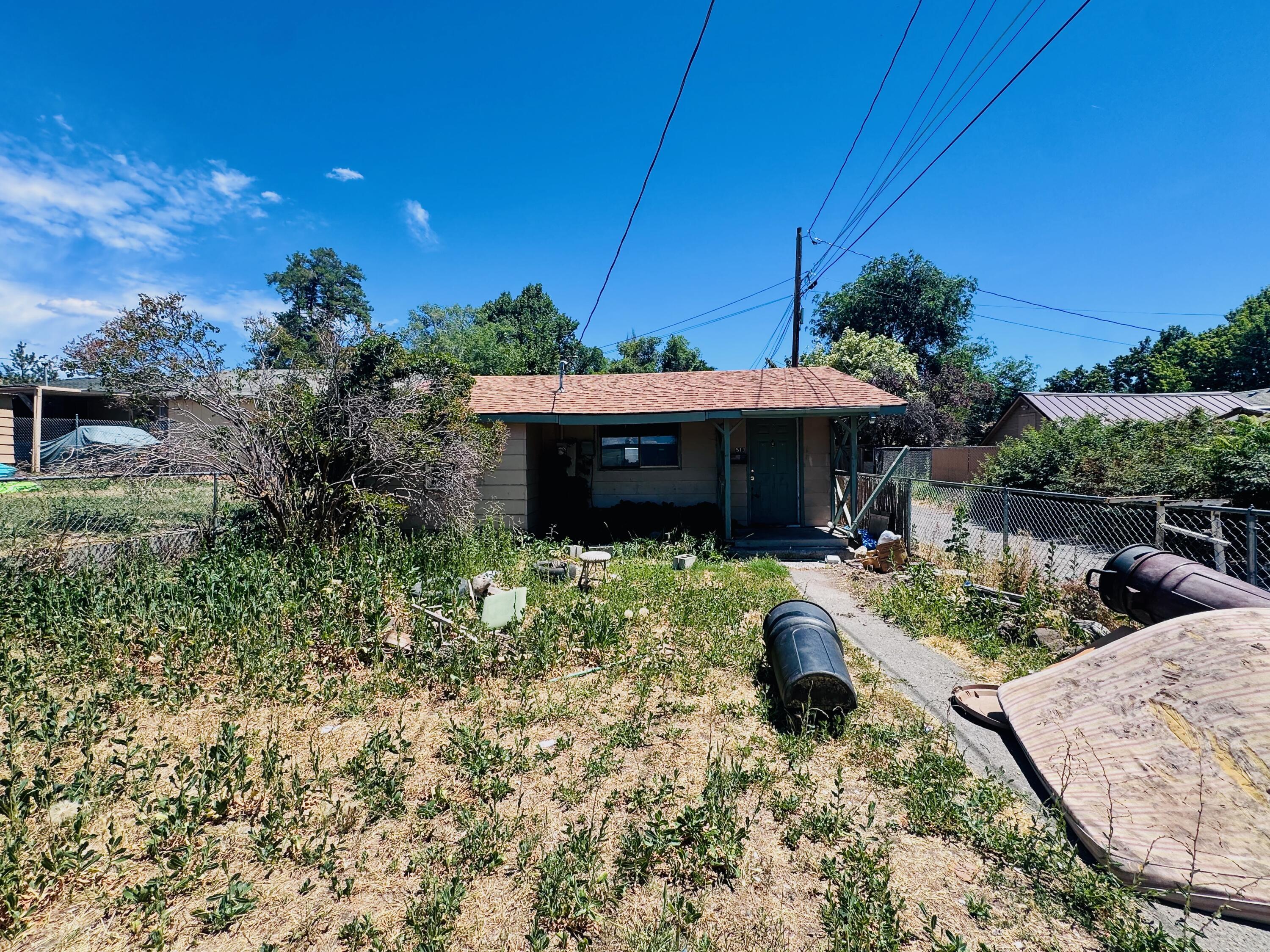 Property Photo: 513 Division Street OR 97601
