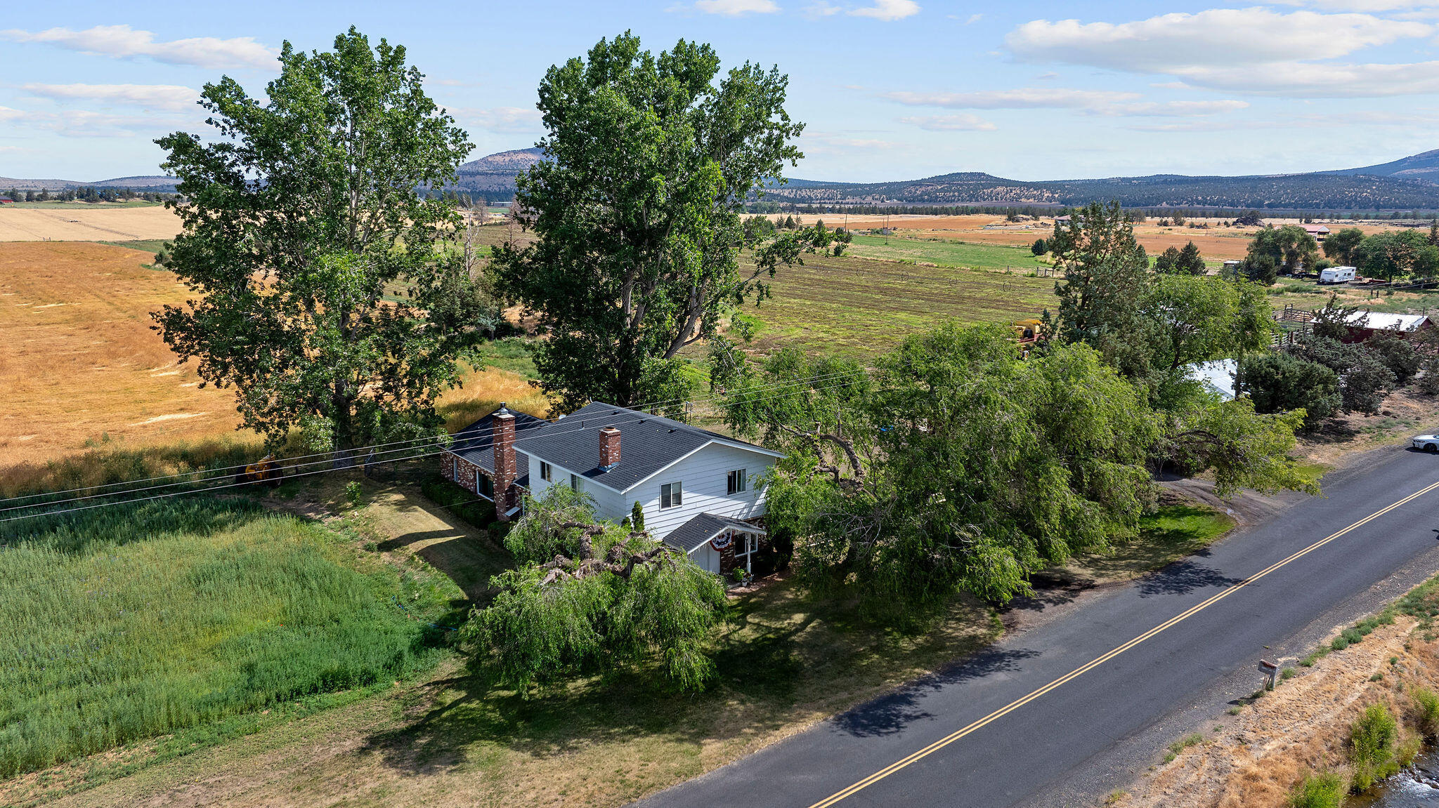 Property Photo: 3422 SW Park Lane Lane OR 97734