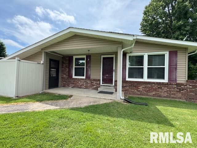 Property Photo:  521 S 5th Street  IL 62948 