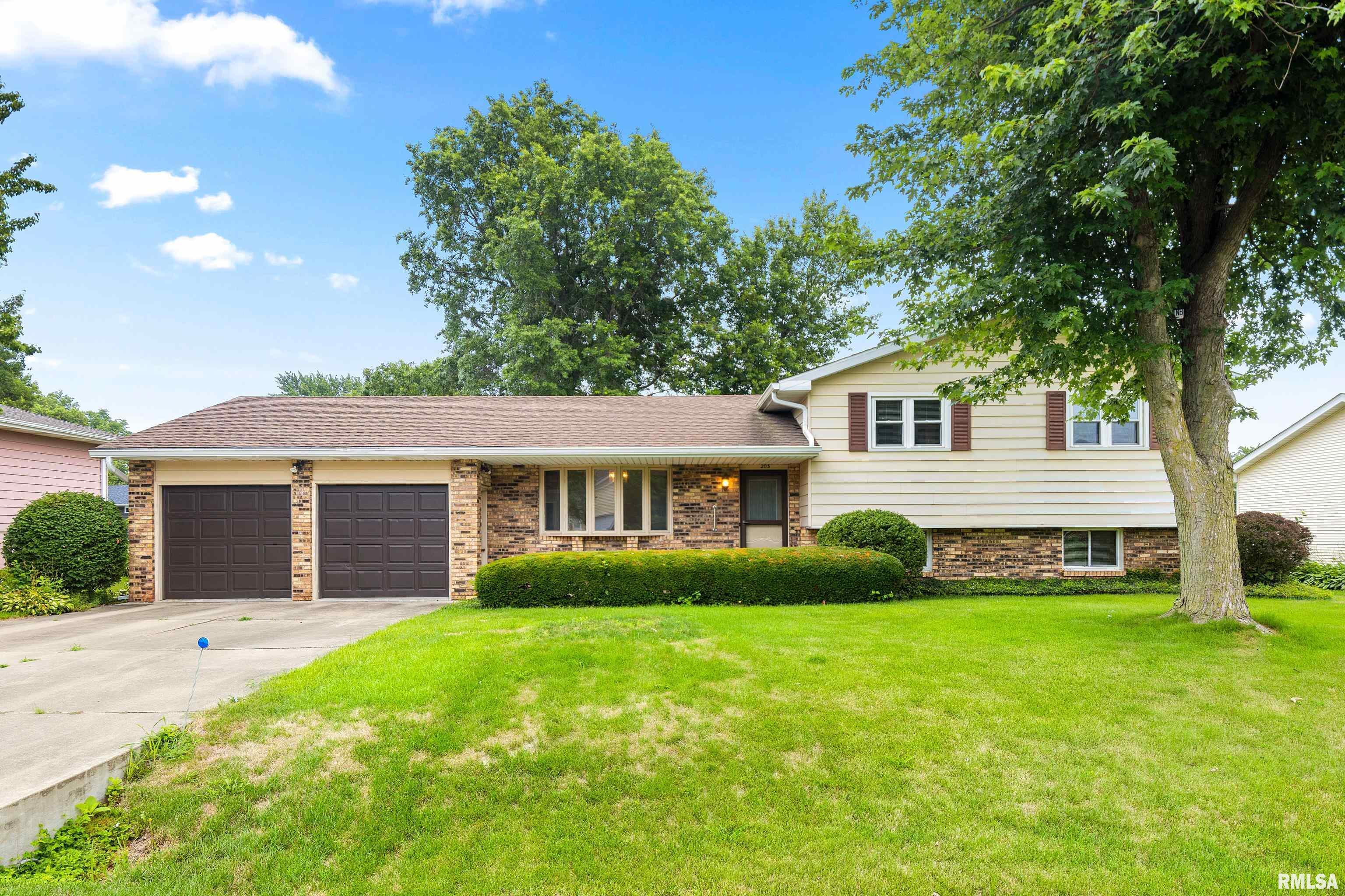 Property Photo: 205 N Holly Street IL 61529