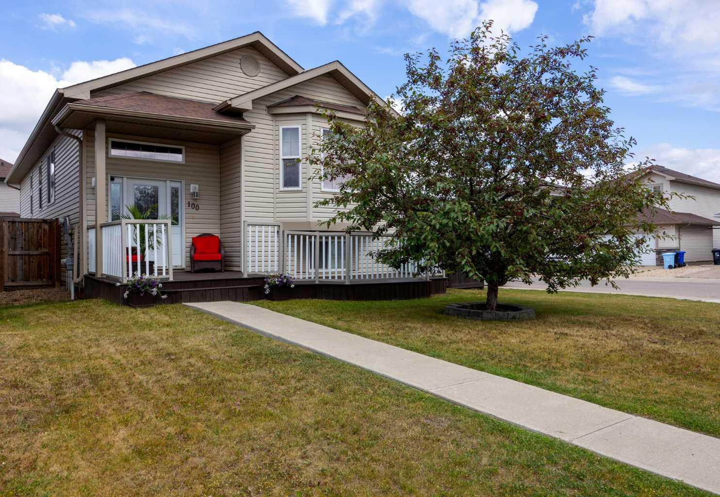 Property Photo: 100 Honeysuckle Way AB T9K 0M7