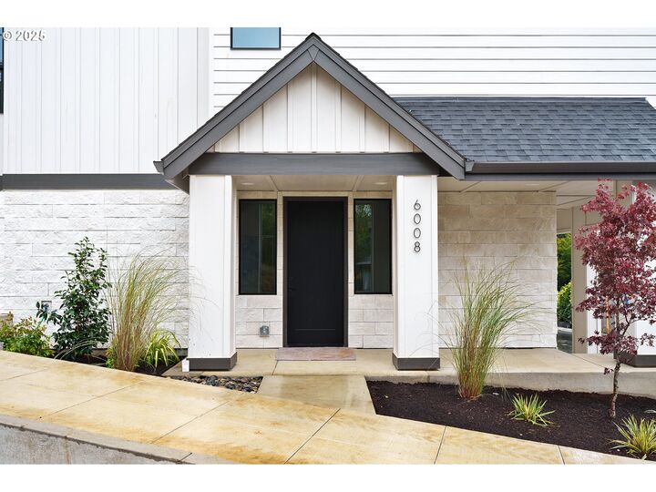 Property Photo:  6008 SW 18th Dr  OR 97239 