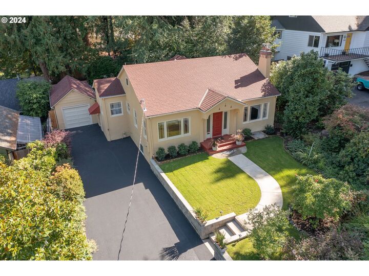 Property Photo: 8922 SW Capitol Hwy OR 97219