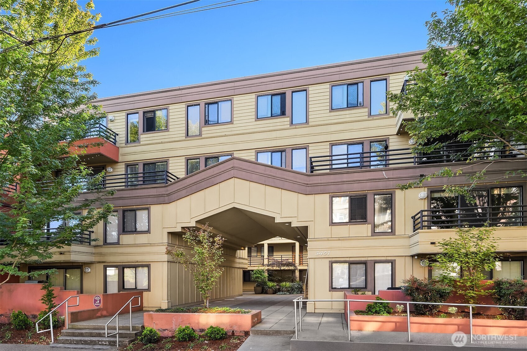 Property Photo: 3401 Wallingford Avenue N 404 WA 98103