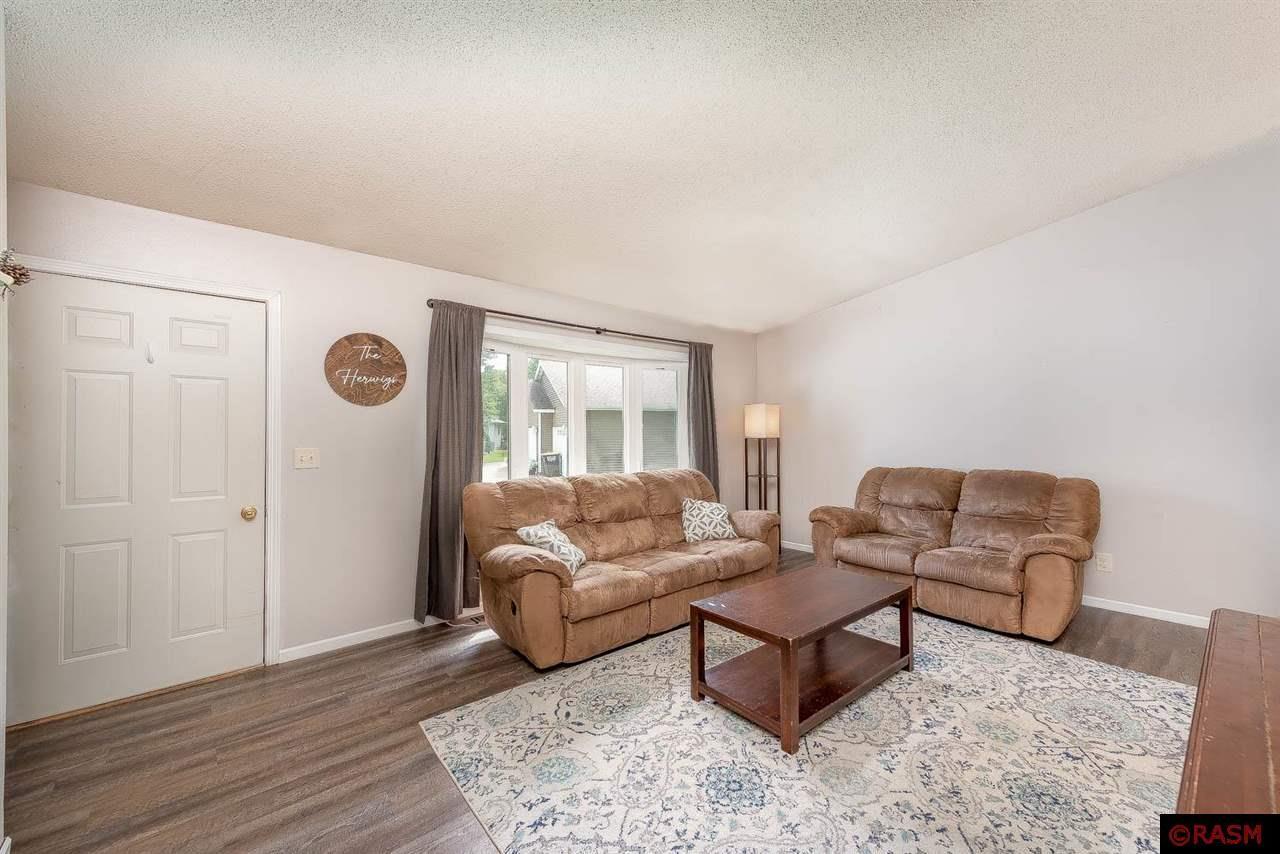 Property Photo:  828 Hillside Court  MN 56074 