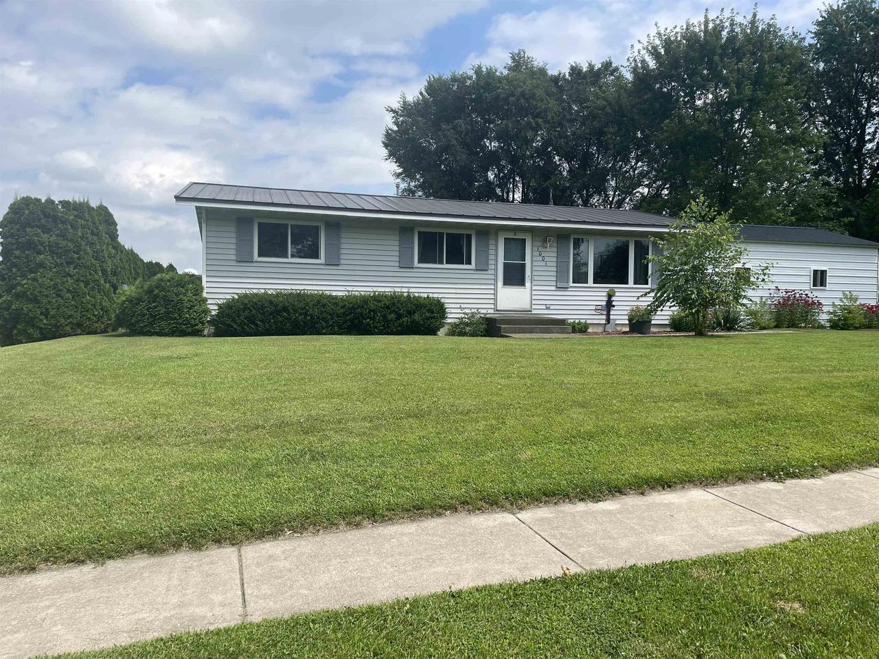 Property Photo: 1001 Eureka Street WI 54971