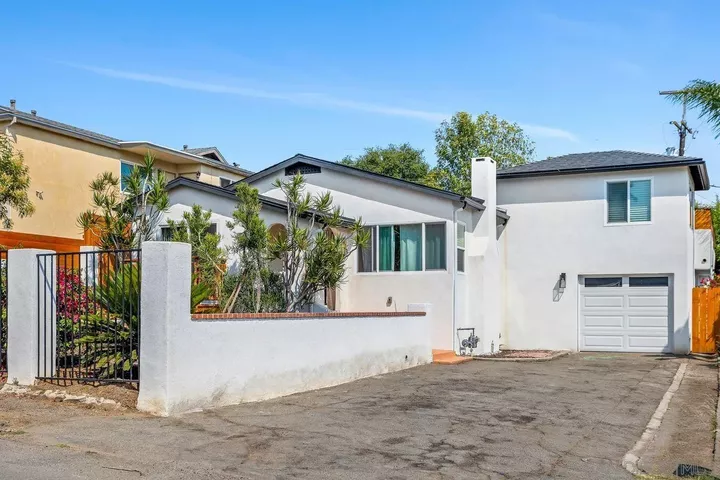 Property Photo: 423 Alvarado Ter CA 92084