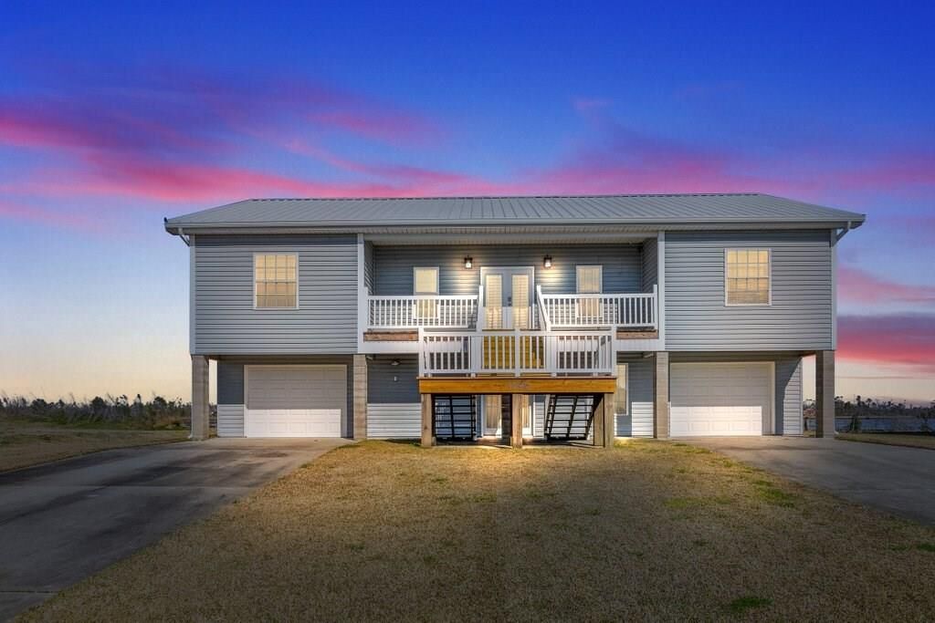 Property Photo:  1090 River Road  LA 70601 