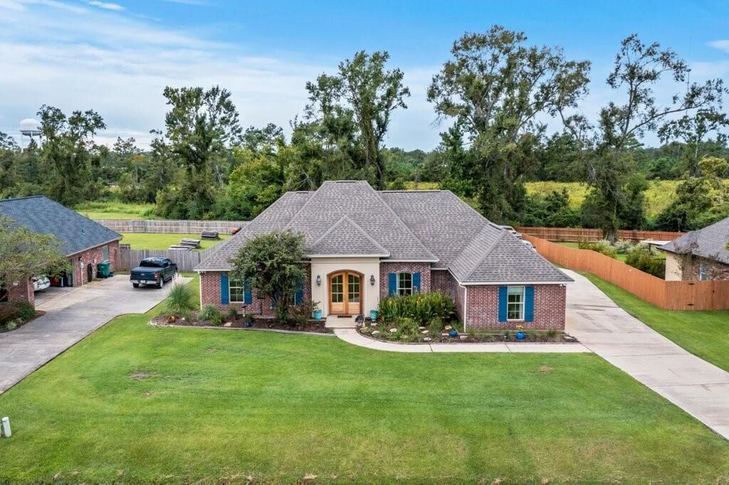 Property Photo: 2629 Ravenway Drive LA 70611
